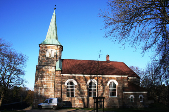 Fil:Spjærøy kirke Fasade 2.jpg