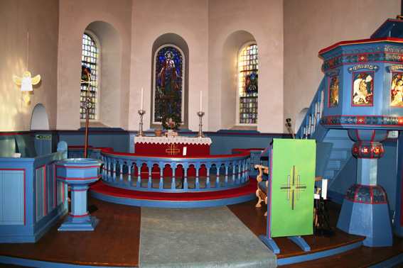 Fil:Spjærøy kirke Koret.jpg