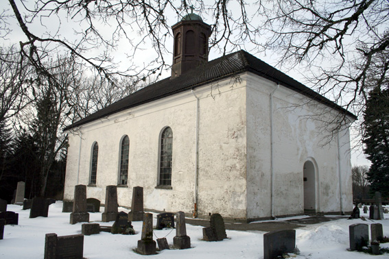 Fil:Spydeberg kirke Fasade 2.jpg