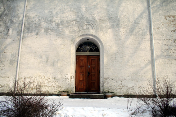 Fil:Spydeberg kirke Hovedinngang.jpg
