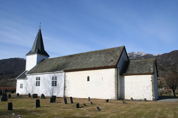 Fil:Stødle kyrkje, Etne Fasade 2.jpg