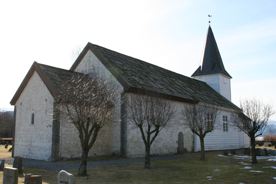 Fil:Stødle kyrkje, Etne Fasade 4.jpg