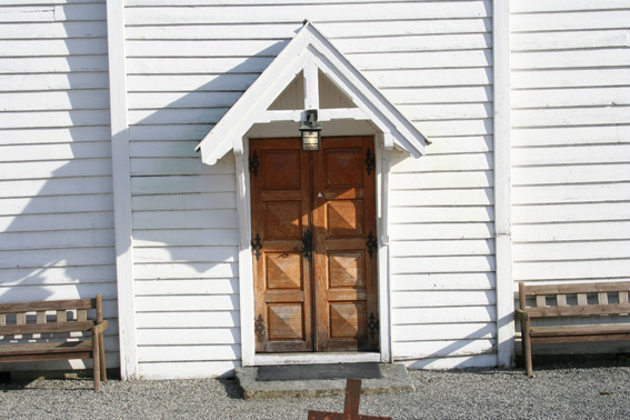 Fil:Stødle kyrkje, Etne Hovedinngang.jpg