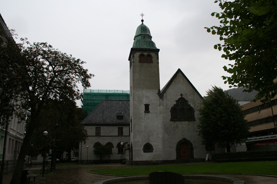 Fil:St. Jakob kirke, Bergen Fasade 4.jpg