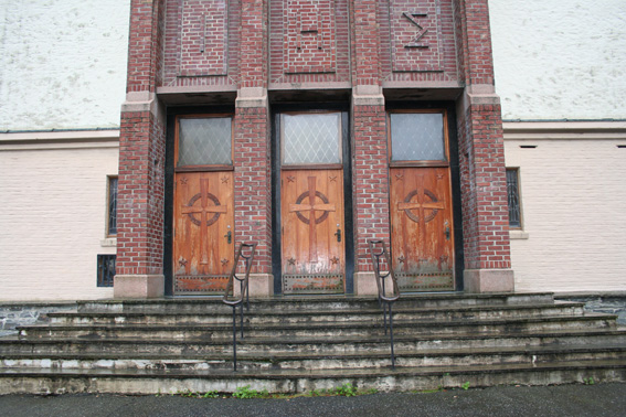Fil:St. Markus kirke, Bergen Hovedinngang.jpg