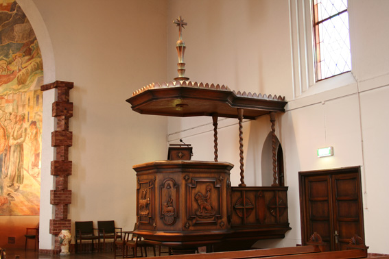 Fil:St. Markus kirke, Bergen Prekestol 1.jpg