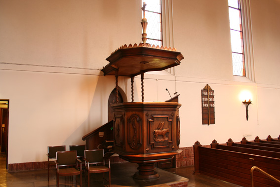 Fil:St. Markus kirke, Bergen Prekestol 2.jpg