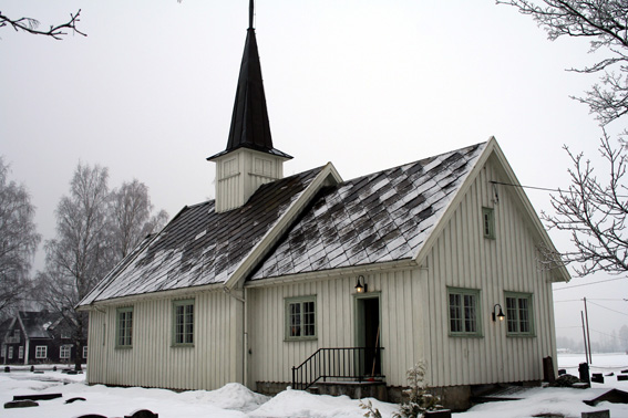 Fil:Stensgård kirke Fasade 2.jpg