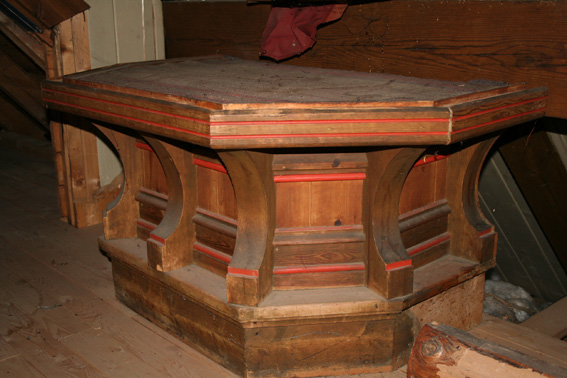 Fil:Stensgård kirke Gammel prekestol 2.jpg