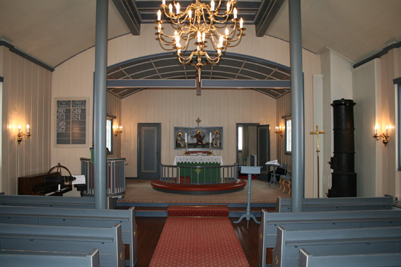 Fil:Stensgård kirke Kirkerommet sett fra bakdør.jpg