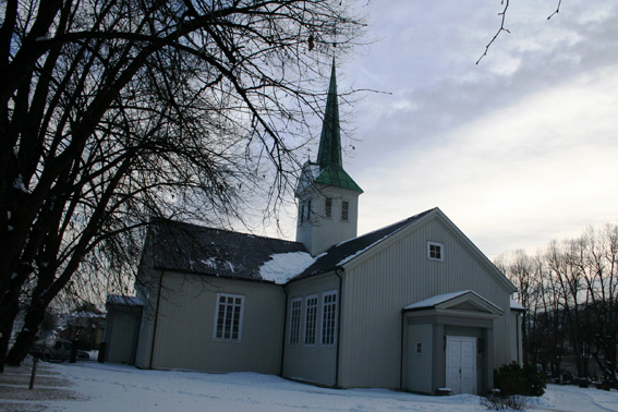 Fil:Strømsø kirke Fasade4.jpg