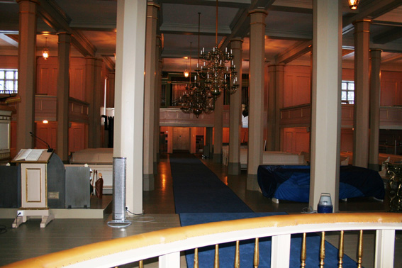 Fil:Strømsø kirke Kirkerommet bakre.jpg