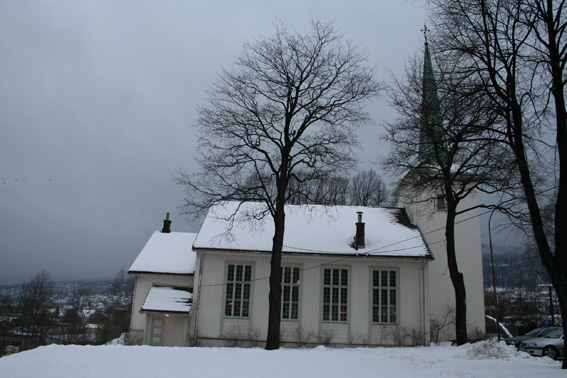 Fil:Strømsgodset kirke Fasade4.jpg