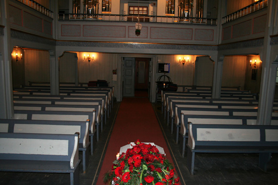 Fil:Strømsgodset kirke Kirkerommet bakre.jpg