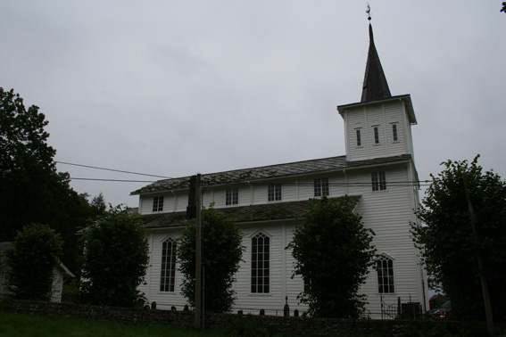 Fil:Strandvik kyrkje Fasade 2.jpg