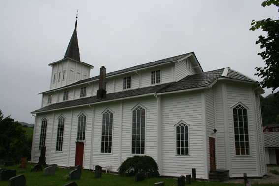 Fil:Strandvik kyrkje Fasade 4.jpg