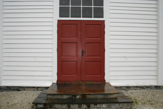 Fil:Strandvik kyrkje Hovedinngang.jpg