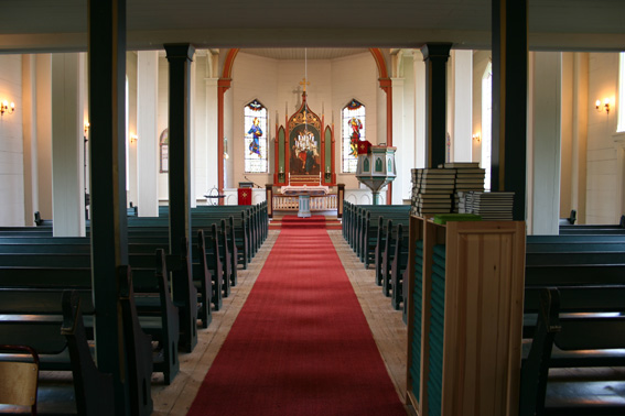 Fil:Strandvik kyrkje Kirkerom fremre.jpg