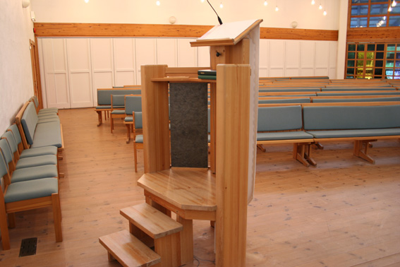 Fil:Sund kyrkje, Klokkarvik Prekestol 2.jpg