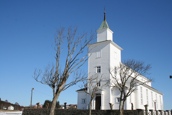 Fil:Sveio kyrkje Fasade 3.jpg