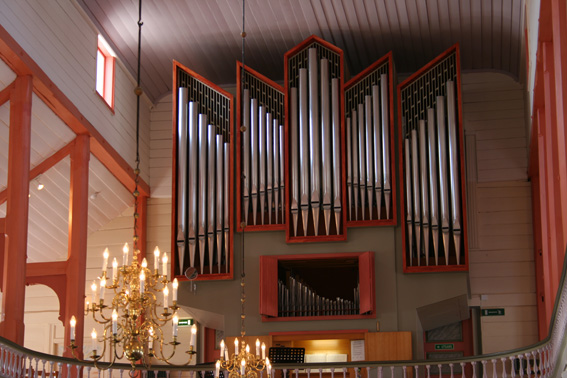 Fil:Sveio kyrkje Orgel 2.jpg