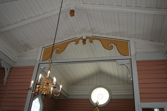 Fil:Svinndal kirke Koråpningen.jpg