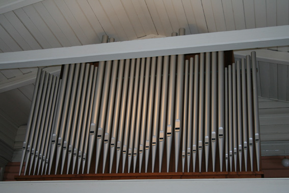 Fil:Svinndal kirke Orgel 2.jpg