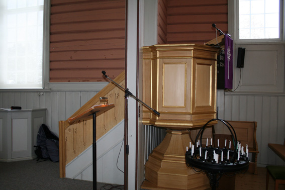 Fil:Svinndal kirke Prekestol 1.jpg