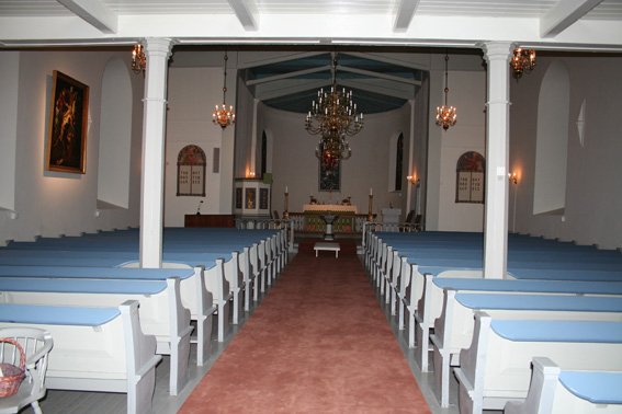 Fil:Sylling kirke Kirkerommet fremre.jpg