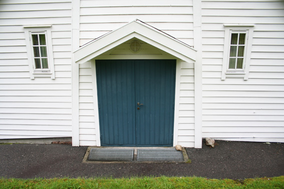 Fil:Takvam kapell Hovedinngang.jpg