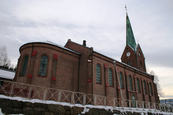 Fil:Tangen kirke, Drammen Fasade2.jpg