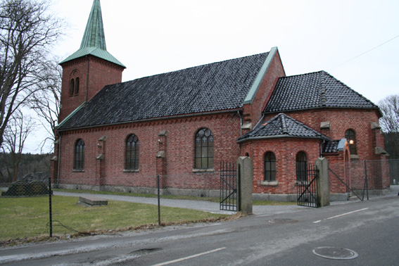 Fil:Tistedal kirke Fasade 2.jpg