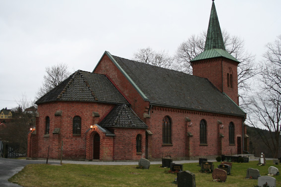 Fil:Tistedal kirke Fasade 4.jpg