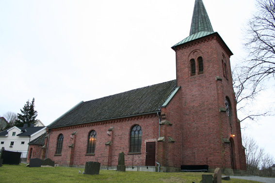 Fil:Tistedal kirke Fasade 5.jpg