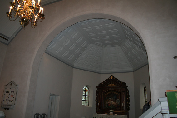 Fil:Tistedal kirke Koråpningen.jpg