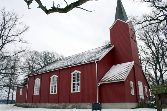 Fil:Tomb kirke Fasade 5.jpg