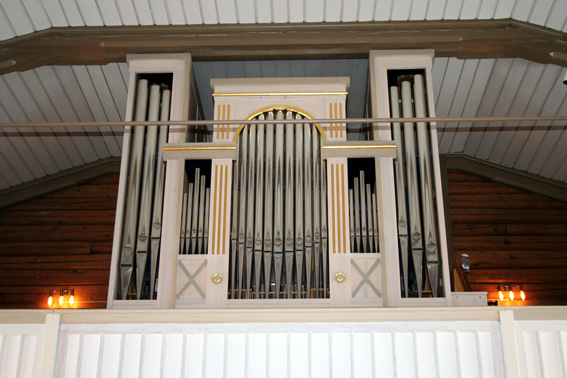 Fil:Tomb kirke Orgel 2.jpg