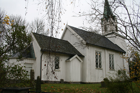 Fil:Tomter kirke Fasade 4.jpg