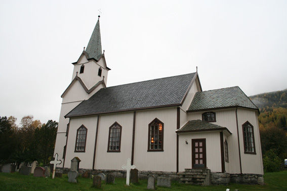 Fil:Torpo kyrkje Fasade 2b.jpg