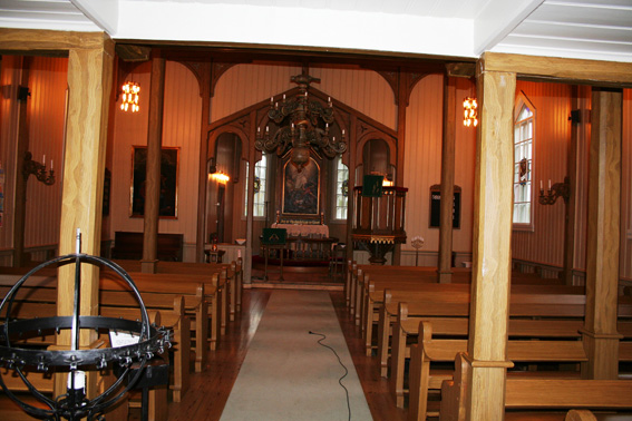 Fil:Torpo kyrkje Kirkerommet fremre.jpg