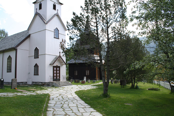 Fil:Torpo stavkyrkje Avstandsbilde.jpg