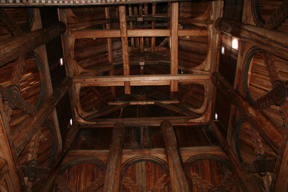 Fil:Torpo stavkyrkje Himling kirkerommet.jpg