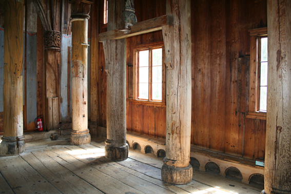 Fil:Torpo stavkyrkje Staver 1.jpg