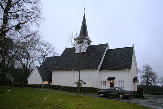 Fil:Trøgstad kirke Fasade 4.jpg