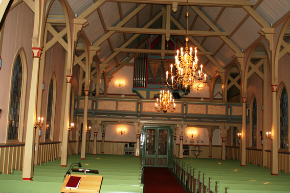 Fil:Trømborg kirke Kirkerommet bakre.jpg