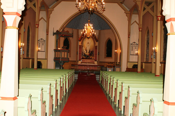 Fil:Trømborg kirke Kirkerommet fremre.jpg