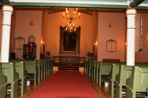 Fil:Tranby kirke Kirkerommet fremre.jpg