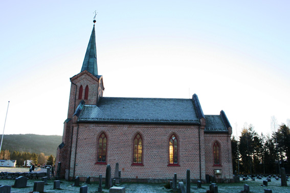 Fil:Tuft kirke Fasade2.jpg