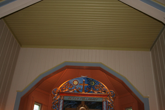 Fil:Tunhovd kirke Himling over kor.jpg