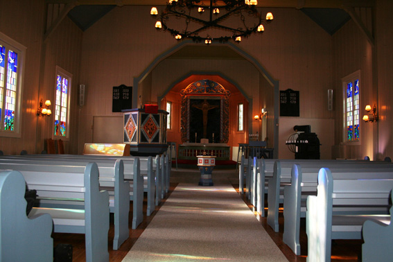 Fil:Tunhovd kirke Kirkerommet fremre.jpg